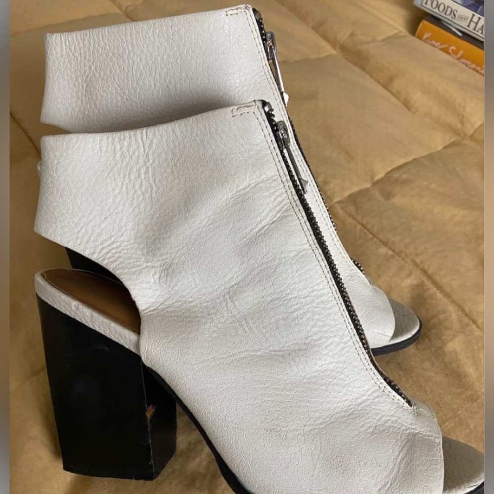 Leather Ankle Boots with quality zipper front
Size 7 1/2.  Wood sole. Super cute